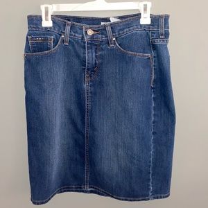 Denim skirt w/slit in back